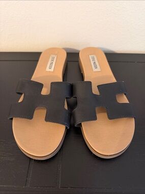 Steve Madden Black and Tan Slide Sandals